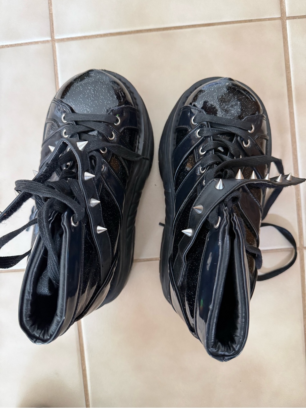 Delmonia Neptune-100 size 6. Black Glitter-Silver/Vegan.